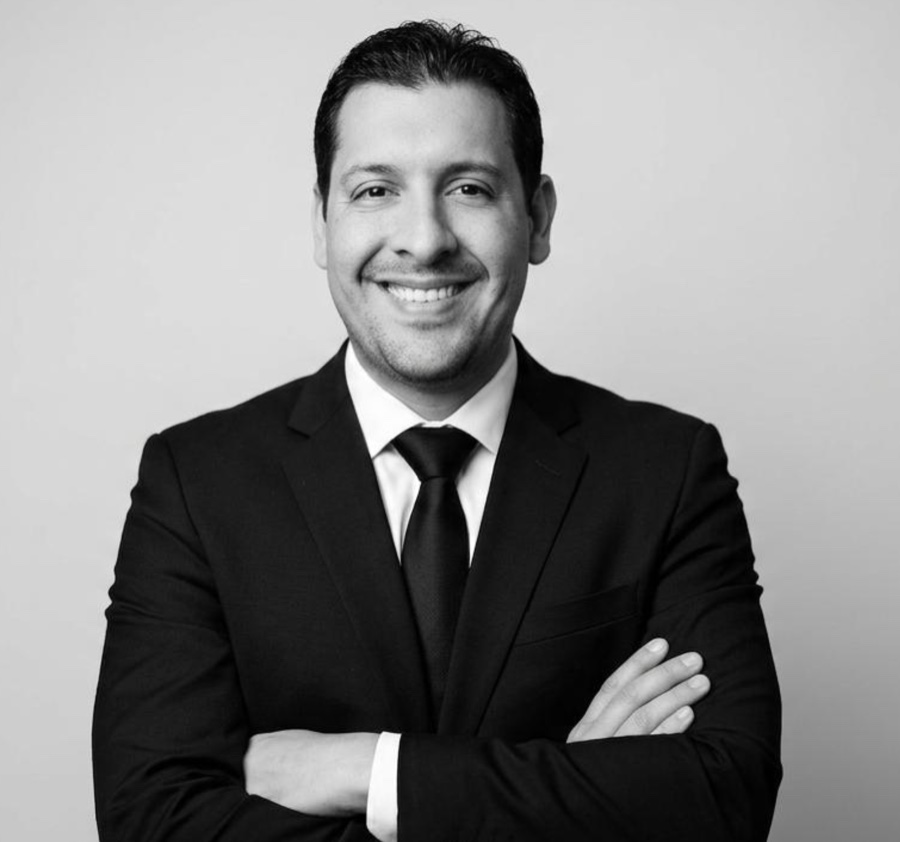 Dr. Victor Urzola